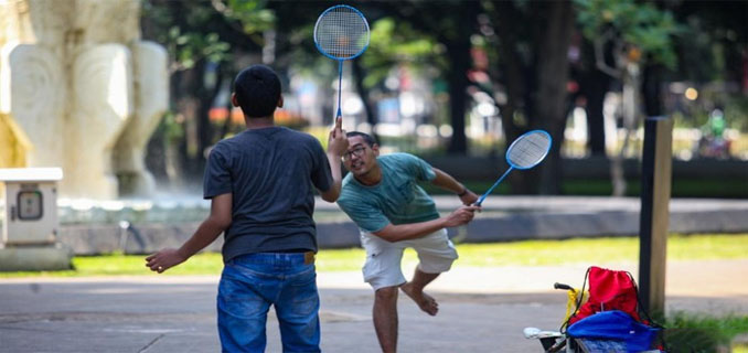 Warga Isi Libur Natal dengan Olahraga di Lapangan Banteng