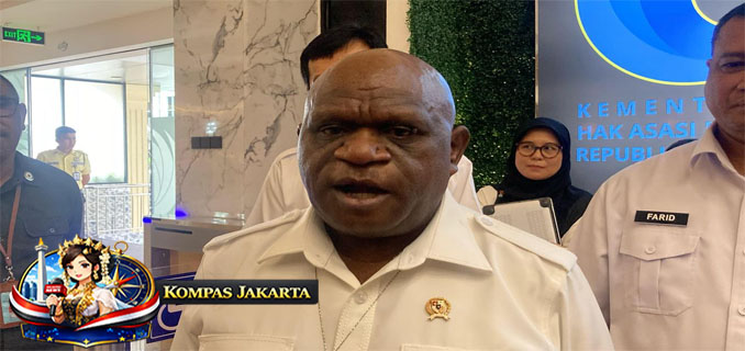 Natalius Pigai, Usut Tuntas dan Singgung Surplus Demokrasi