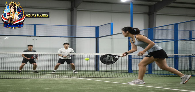 Aktif dan Fun, Ini Kelas Padel Anak di East Kemang Padel Court!